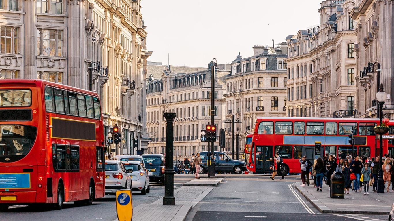 Navigating London: Your Guide to the Tube, Buses, and More